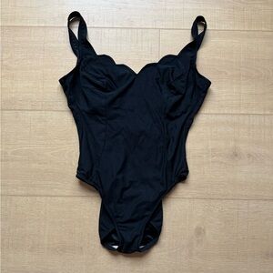 Vintage 90’s Le alcove Black Scalloped One Piece Swimsuit